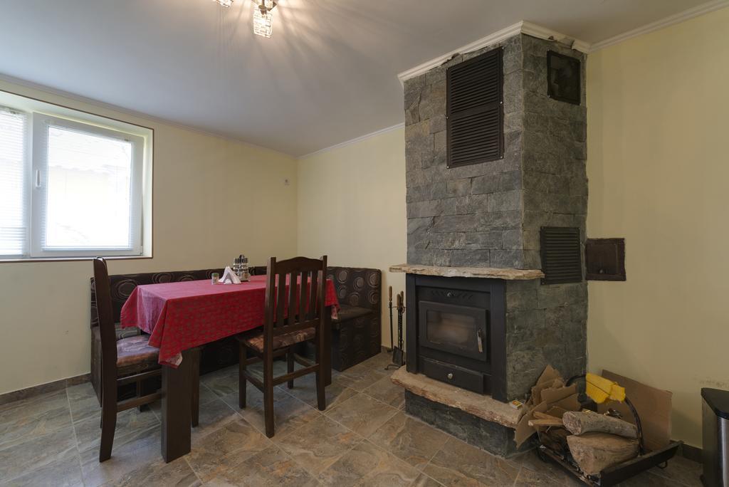 Marinovata Kashta Guest House Veliki Preslav Esterno foto